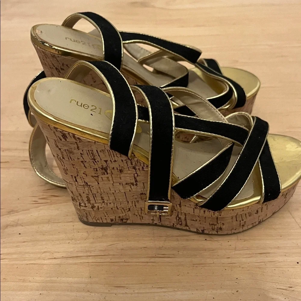 Rue21 Black and Gold Platform Heels